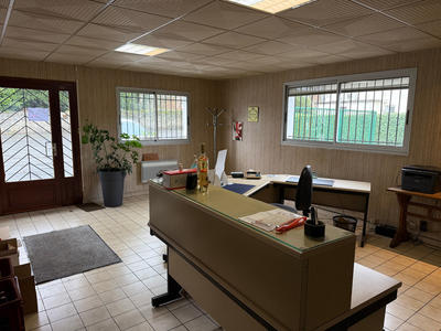 Bureau - 950 m² - 5 pièces