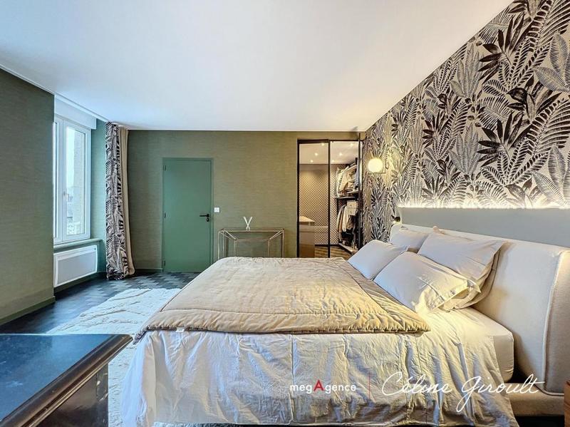 Maison - 250 m² - 10 pièces