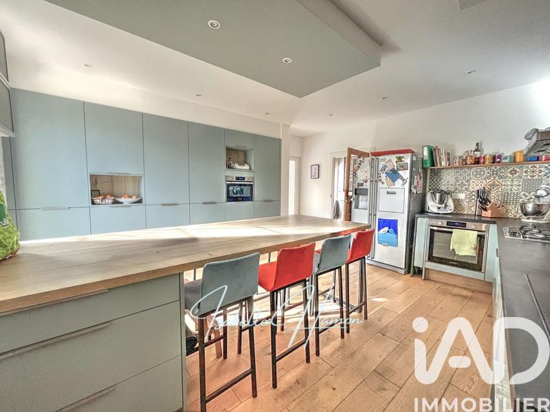 Maison - 212 m² - 9 pièces