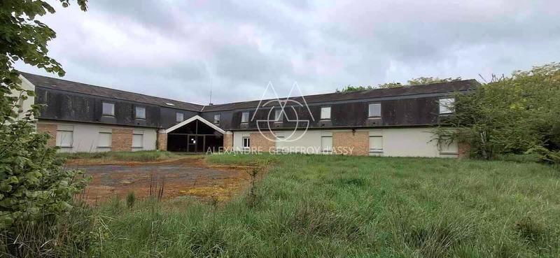 Château - 1 800 m² - 70 pièces