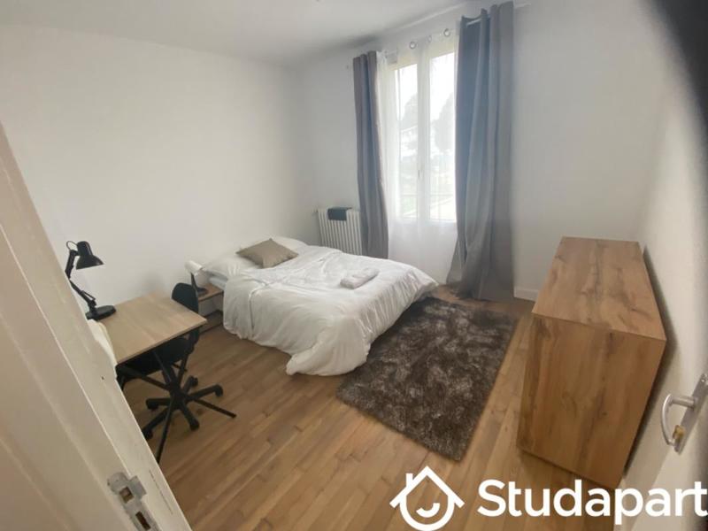 Chambre - 150 m² - 1 pièce