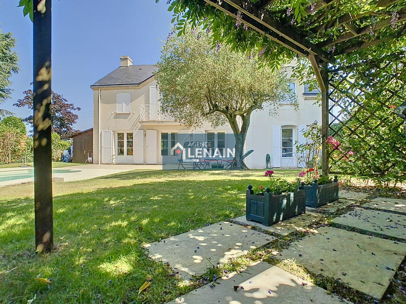 Propriété - 197 m² - 9 pièces