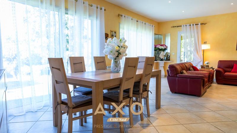 Maison - 230 m² - 8 pièces