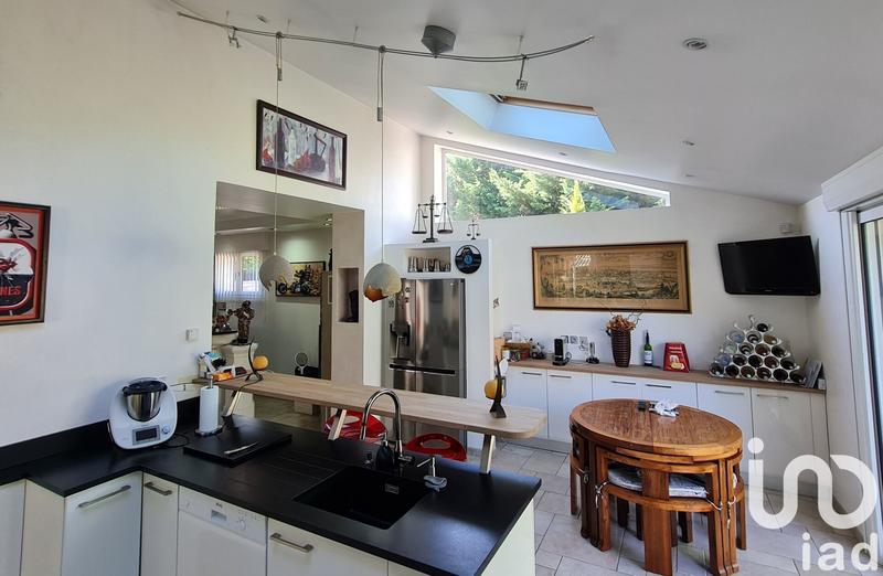 Maison - 250 m² - 10 pièces