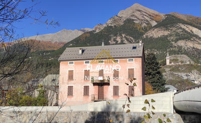 Maison - 250 m² - 6 pièces