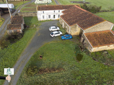 Maison - 300 m² - 3 pièces