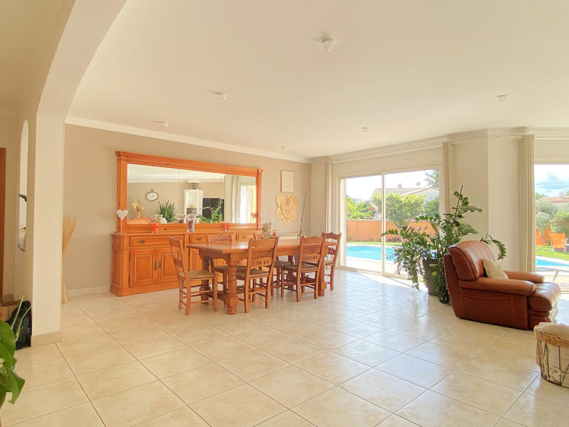 Villa - 218 m² - 6 pièces