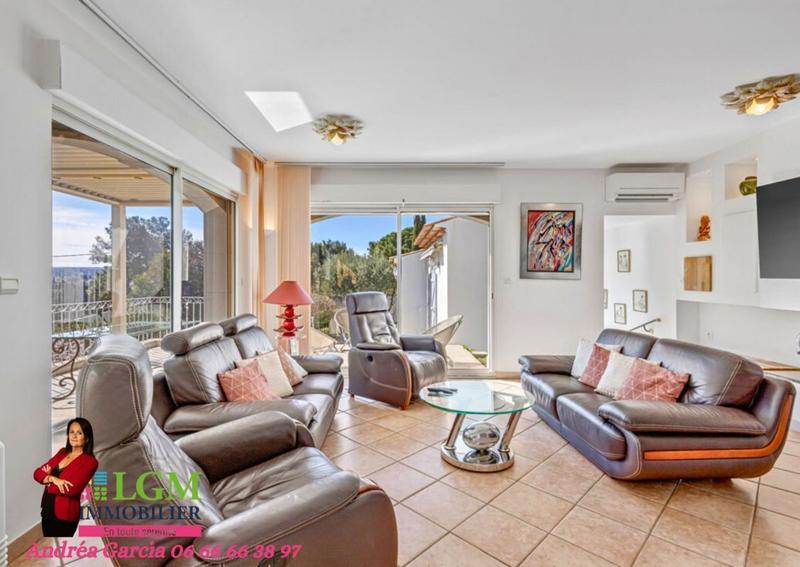 Villa - 230 m² - 6 pièces