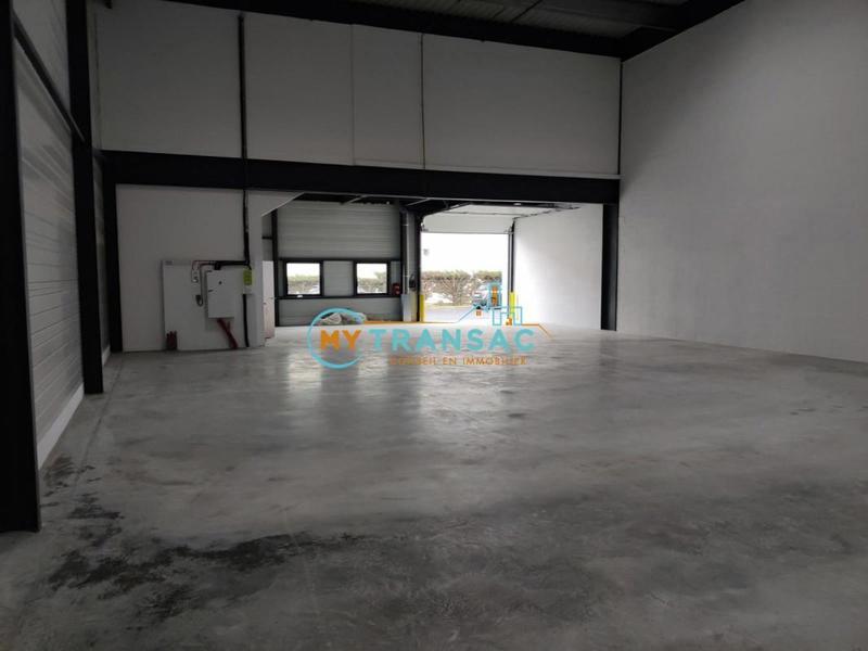 Local d'activités - 374 m²
