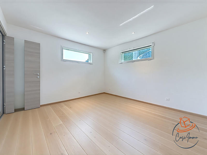 Maison - 238 m² - 8 pièces