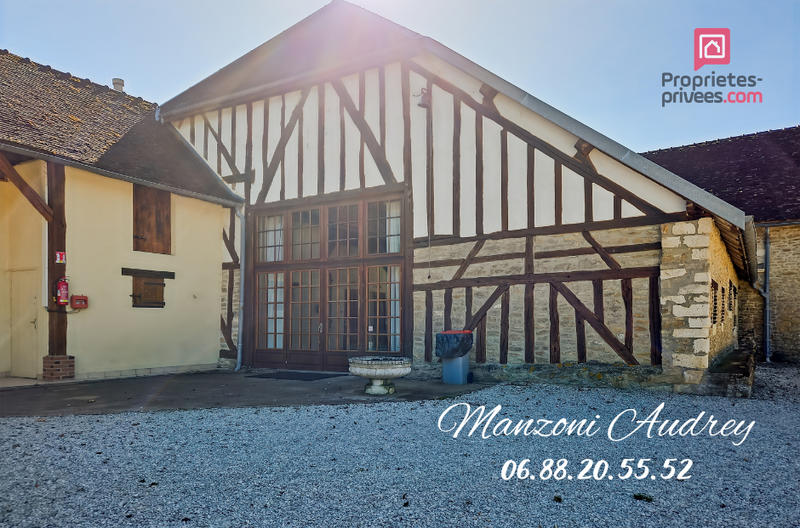 Demeure - 1 456 m² - 12 pièces