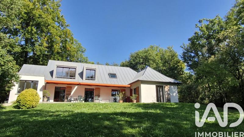 Maison - 250 m² - 9 pièces