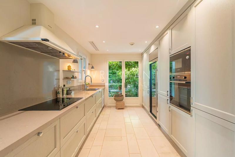 Villa - 319 m² - 7 pièces