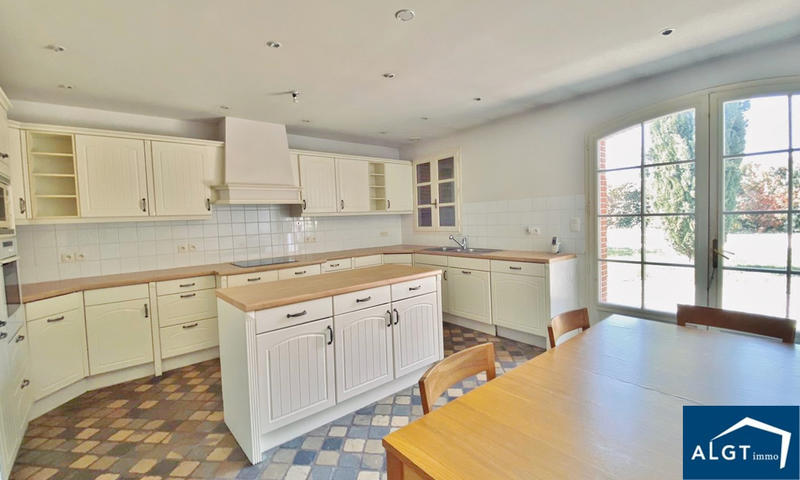 Villa - 328 m² - 12 pièces