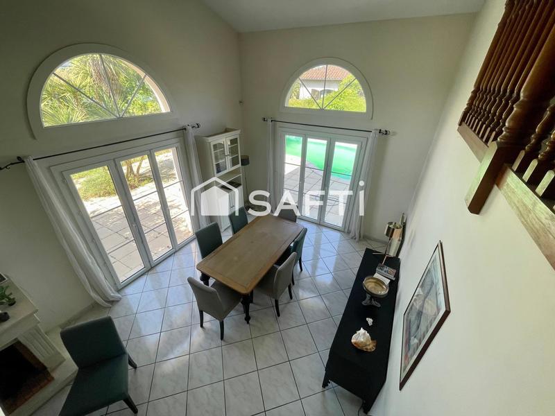 Maison - 195 m² - 8 pièces