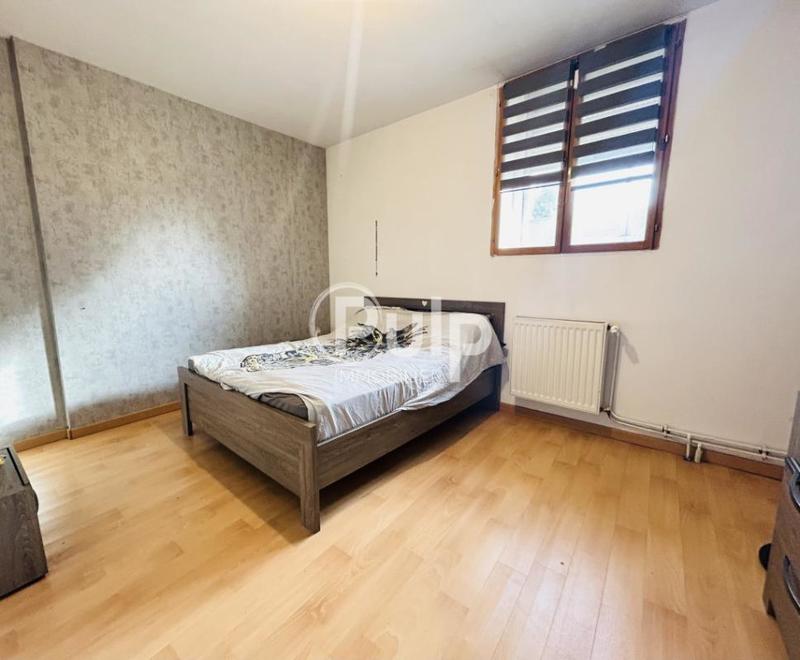 Maison - 102 m² - 8 pièces