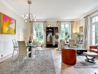 Maison - 203 m² - 7 pièces