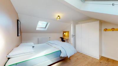 Chambre - 12 m² - 6 pièces