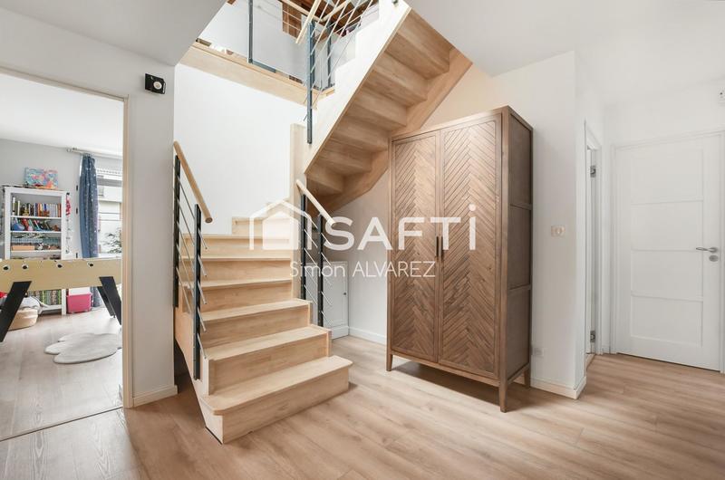 Maison - 230 m² - 8 pièces