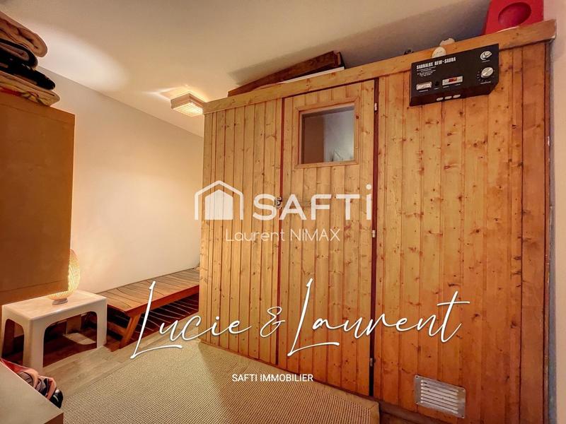 Maison - 260 m² - 8 pièces