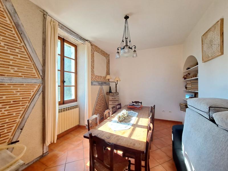 Maison - 220 m² - 8 pièces
