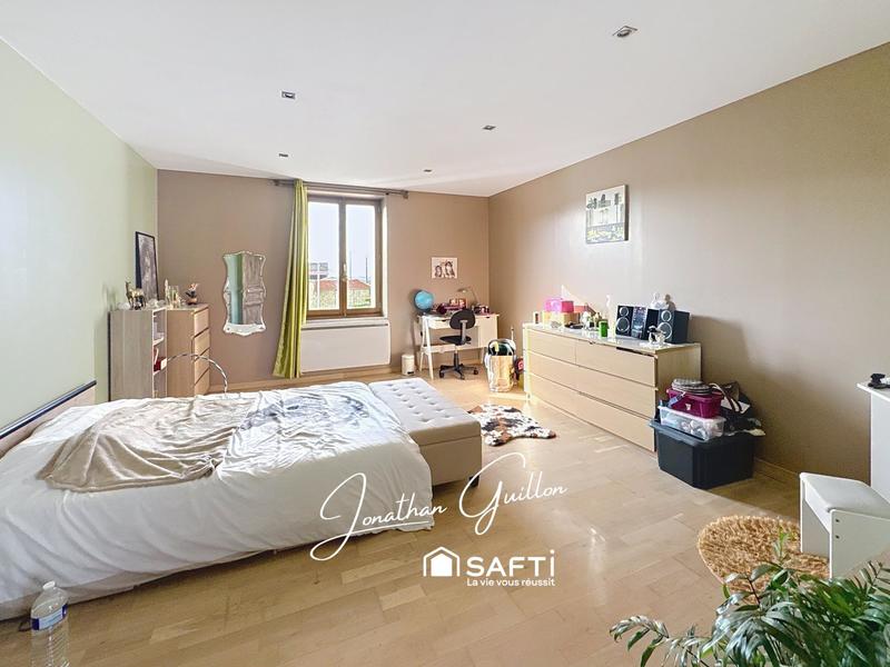 Maison - 255 m² - 8 pièces