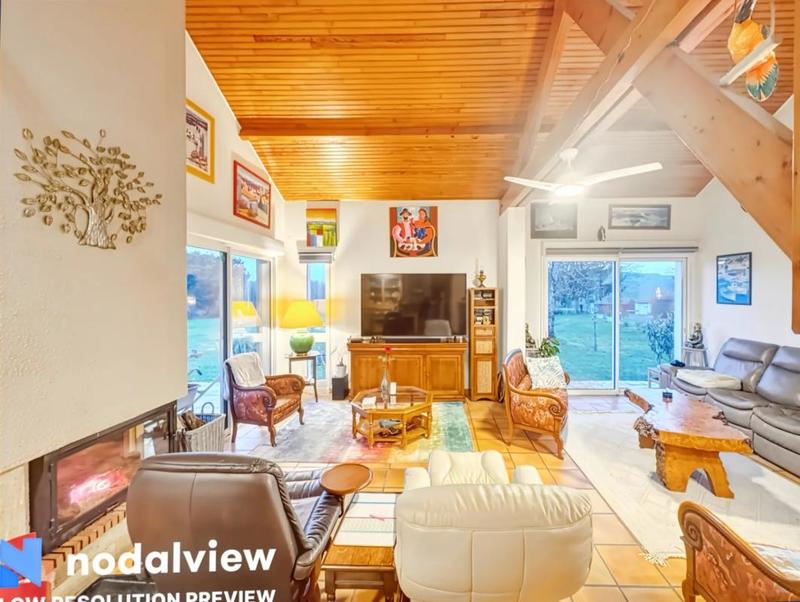 Maison - 220 m² - 6 pièces