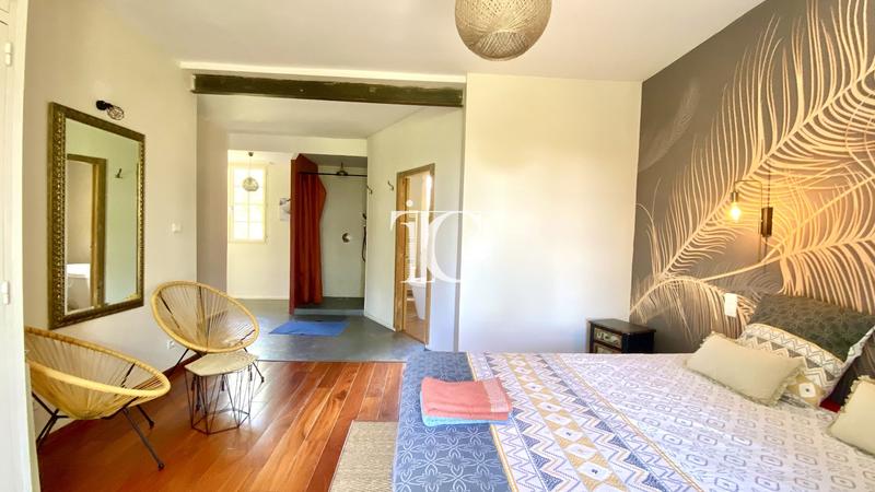 Maison - 264 m² - 8 pièces