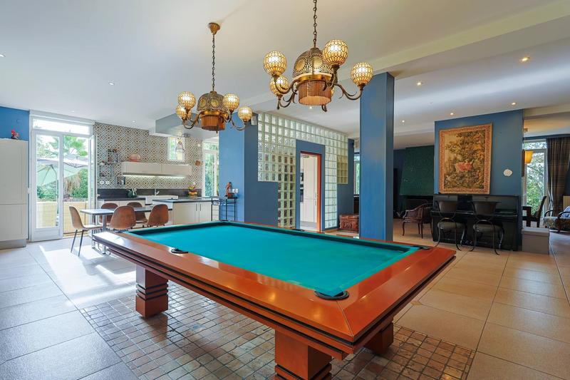 Maison - 382 m² - 10 pièces