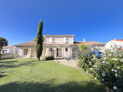 Maison traditionnelle - 179 m² - 8 pièces