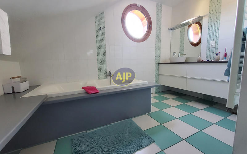 Maison - 160 m² - 6 pièces