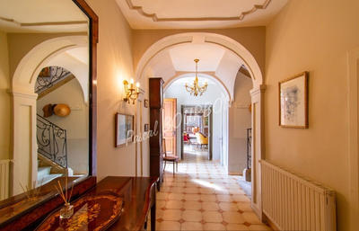 Maison - 250 m² - 8 pièces