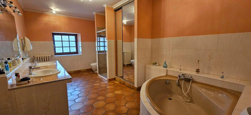 Maison - 410 m² - 11 pièces