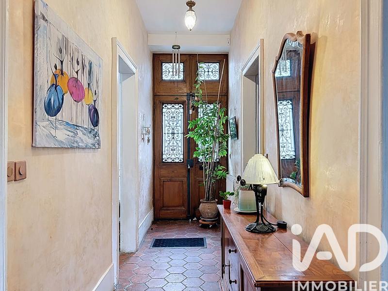 Maison - 205 m² - 9 pièces
