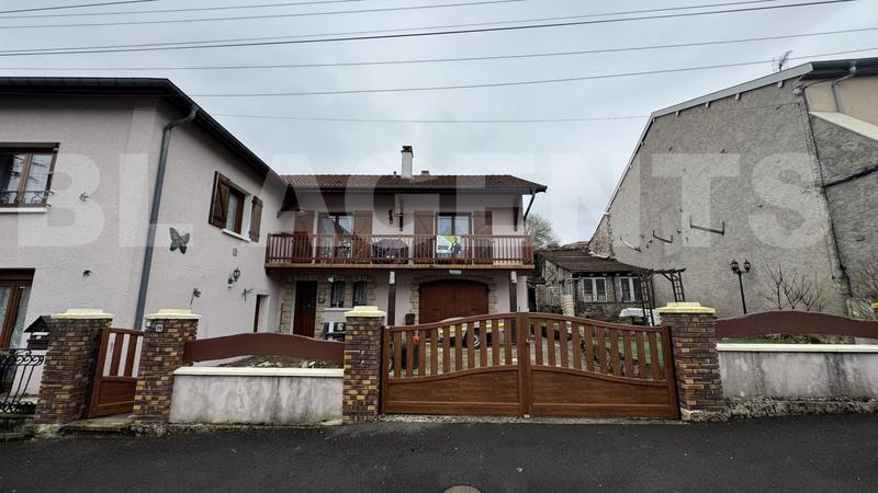 Maison - 213 m² - 8 pièces