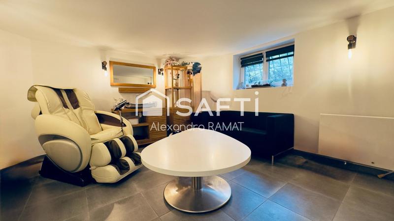 Maison - 300 m² - 8 pièces