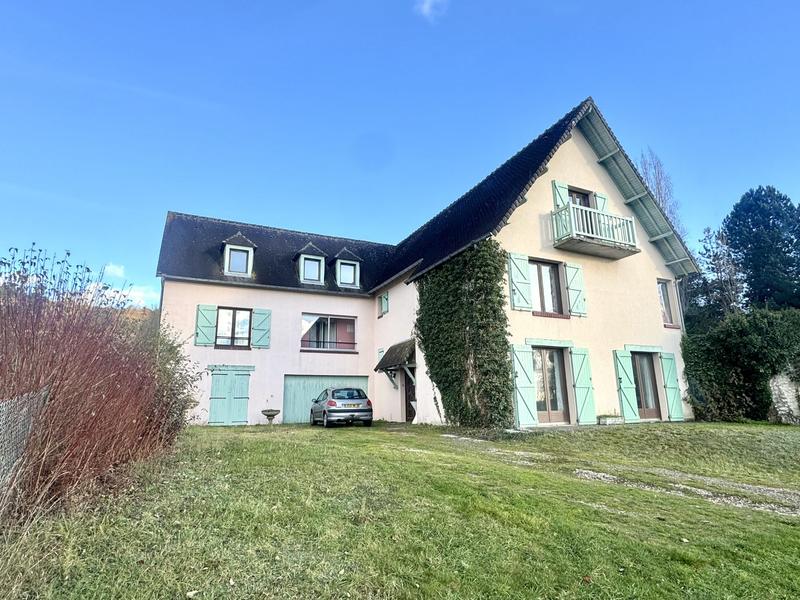 Maison - 330 m² - 12 pièces