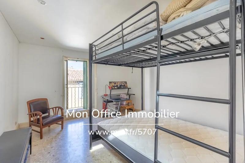 Maison - 225 m² - 8 pièces