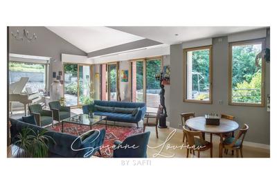 Maison - 355 m² - 11 pièces