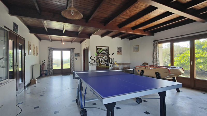 Maison - 277 m² - 10 pièces