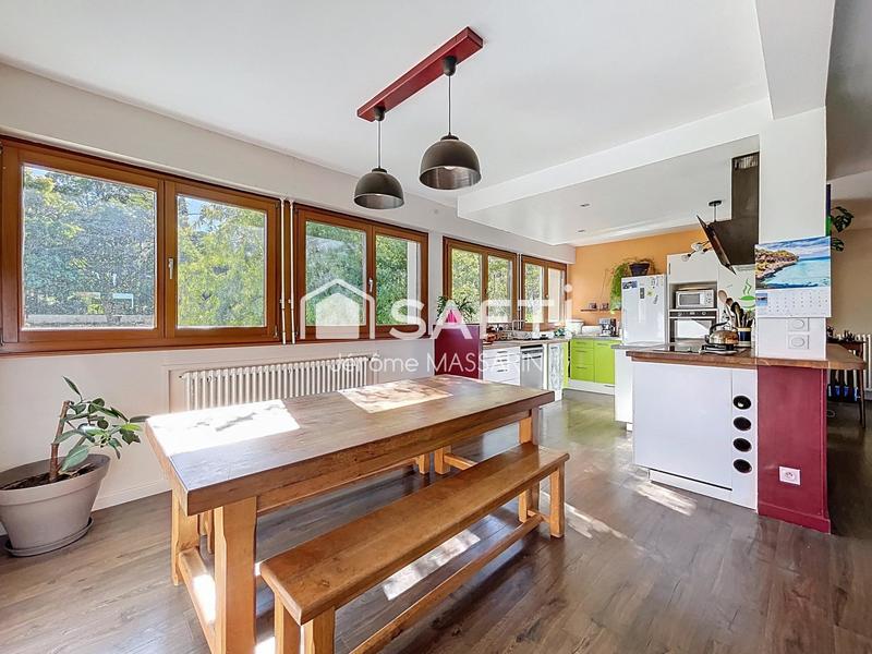 Maison - 205 m² - 8 pièces