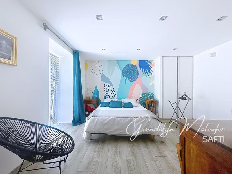 Maison - 248 m² - 8 pièces