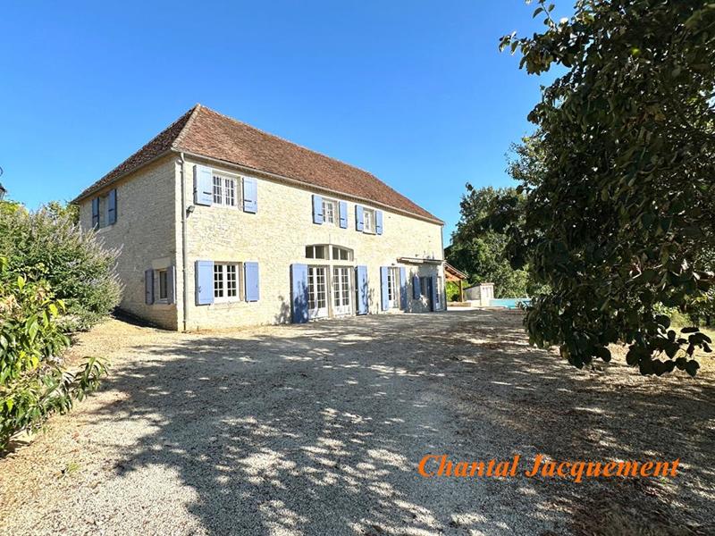 Maison - 390 m² - 16 pièces