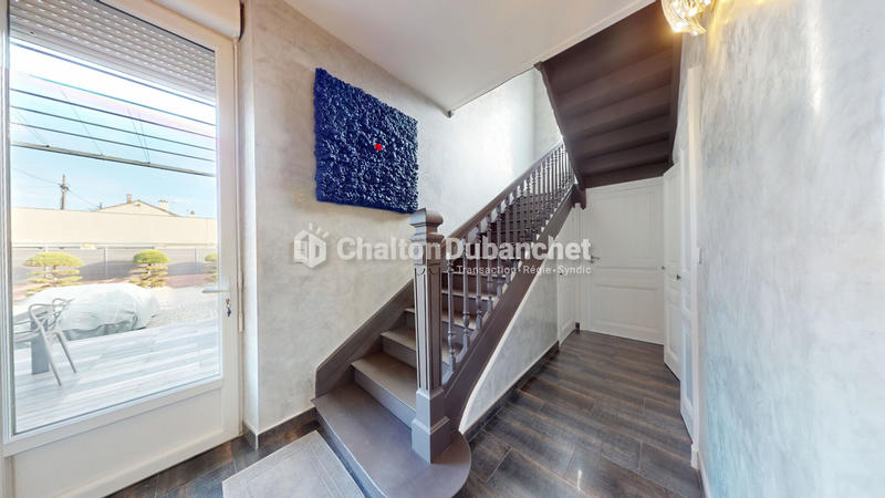 Maison - 220 m² - 8 pièces