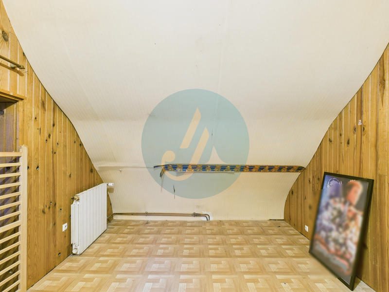 Maison - 201 m² - 7 pièces