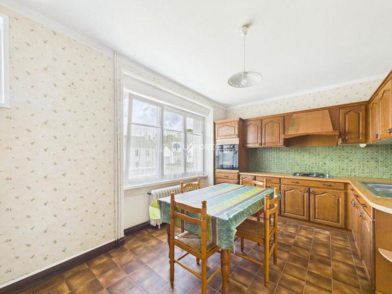 Propriété - 222 m² - 9 pièces