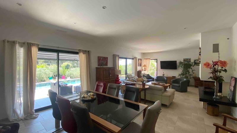 Maison - 200 m² - 8 pièces