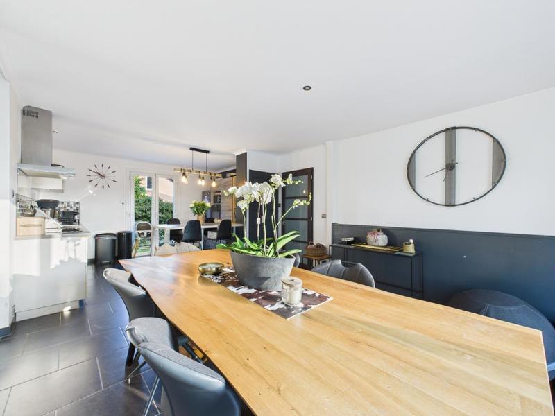 Maison - 215 m² - 7 pièces