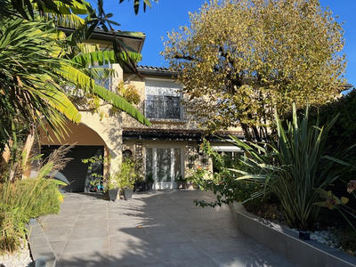 Maison - 232 m² - 6 pièces