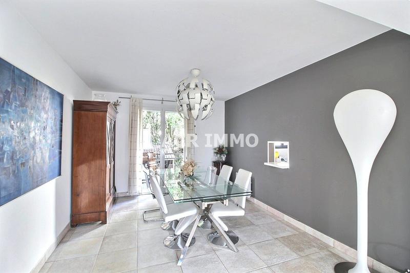 Maison - 270 m² - 8 pièces